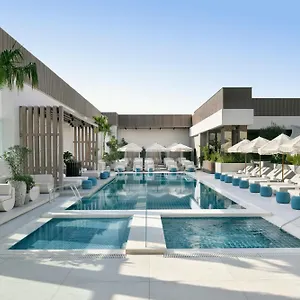 Sheraton Grand Hotel, Hotel